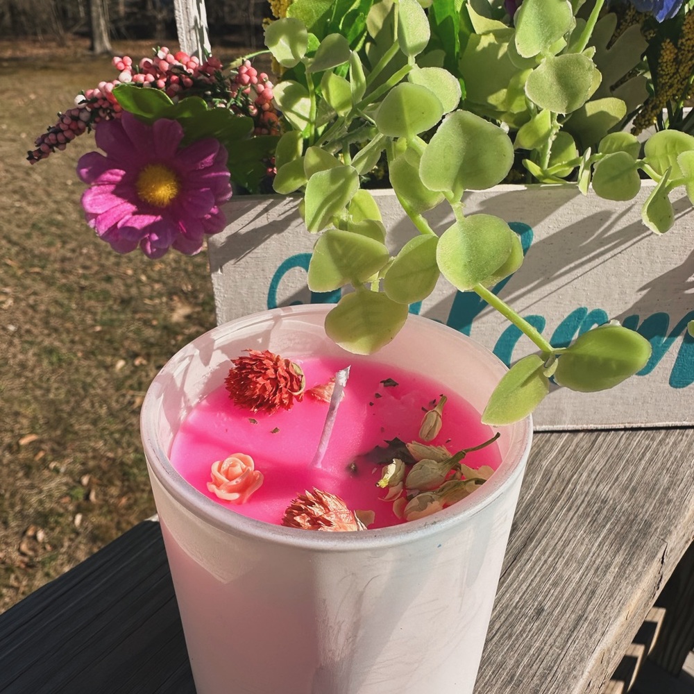 This candle is high quality wax paraffin and wix is Eric X scent is  strawberry